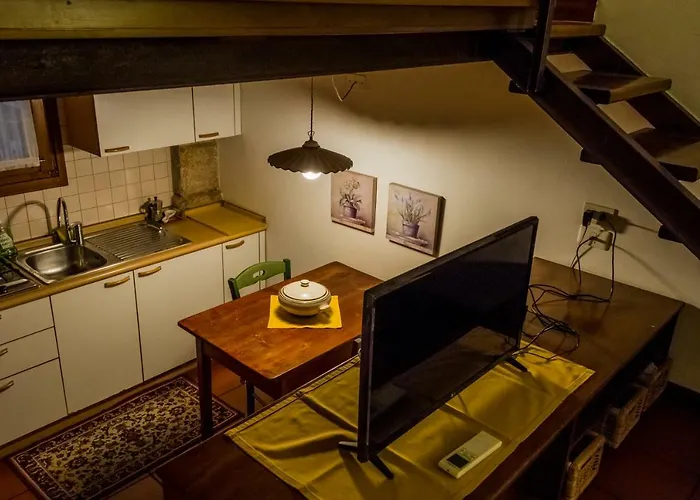 Porta Borsari Astori